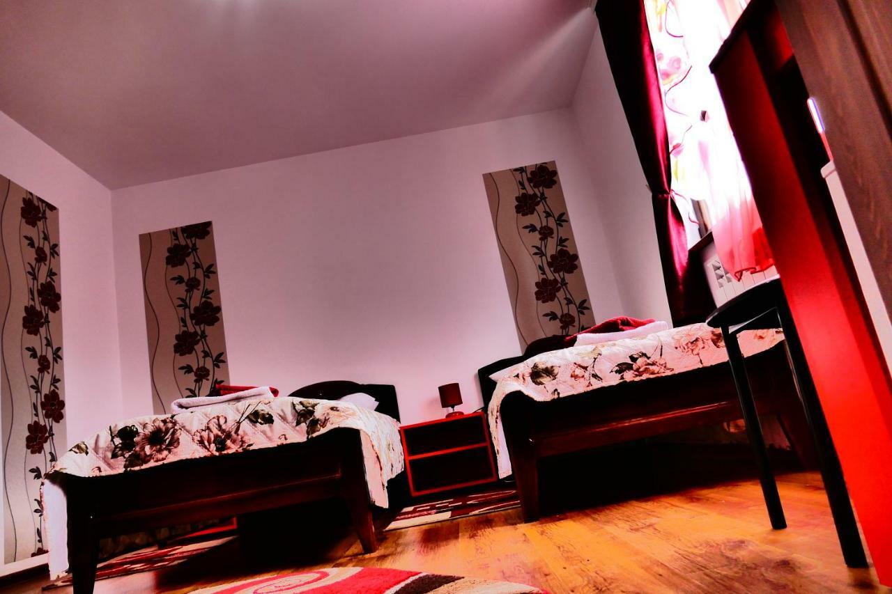 Hotel Pensiunea Roua Florilor Anina Esterno foto