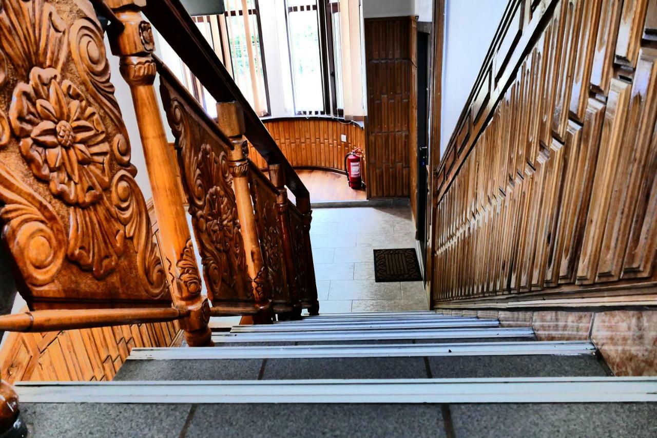 Hotel Pensiunea Roua Florilor Anina Esterno foto