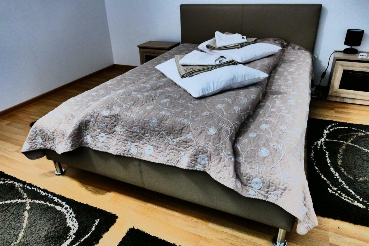 Hotel Pensiunea Roua Florilor Anina Esterno foto