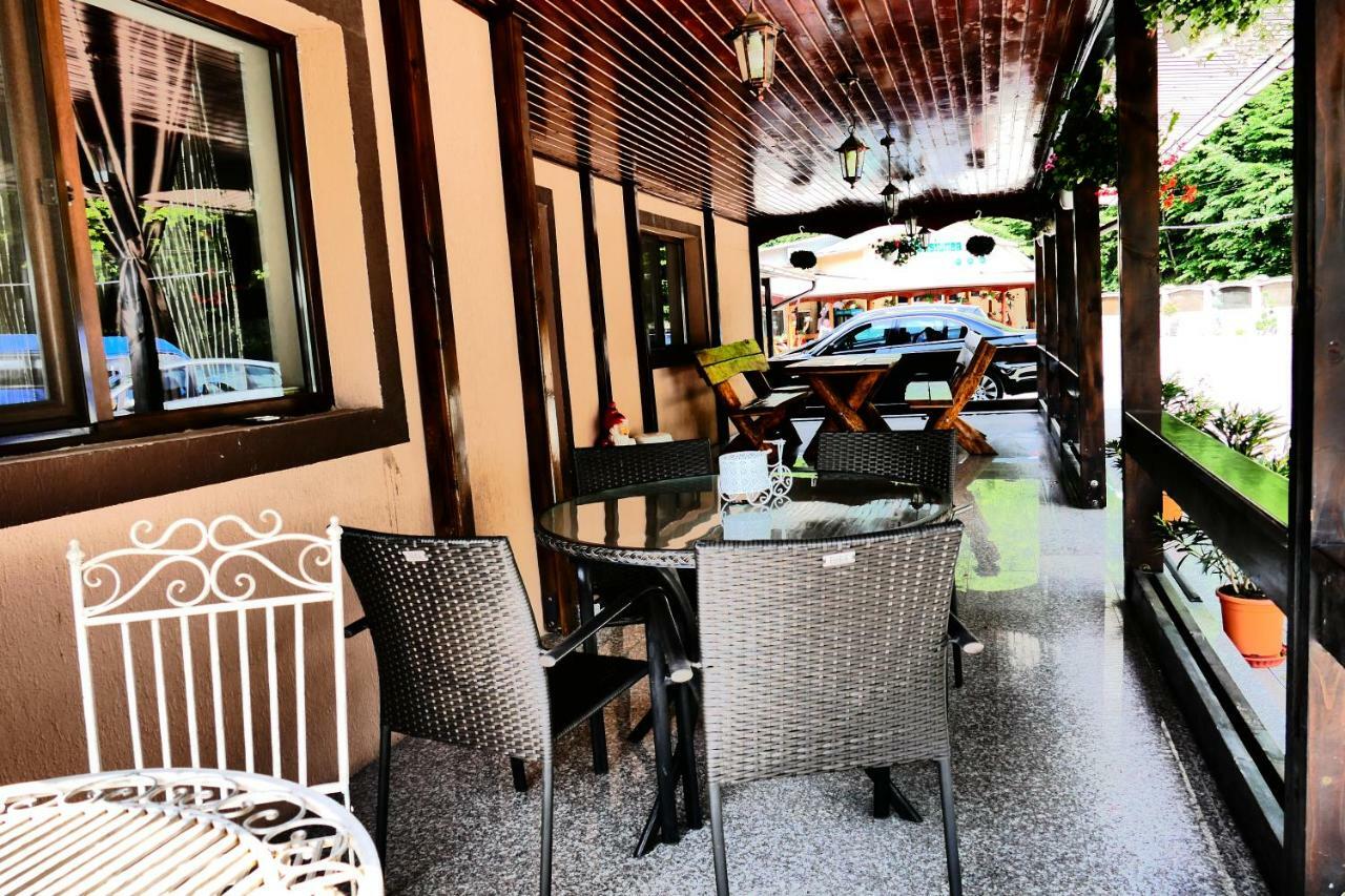 Hotel Pensiunea Roua Florilor Anina Esterno foto
