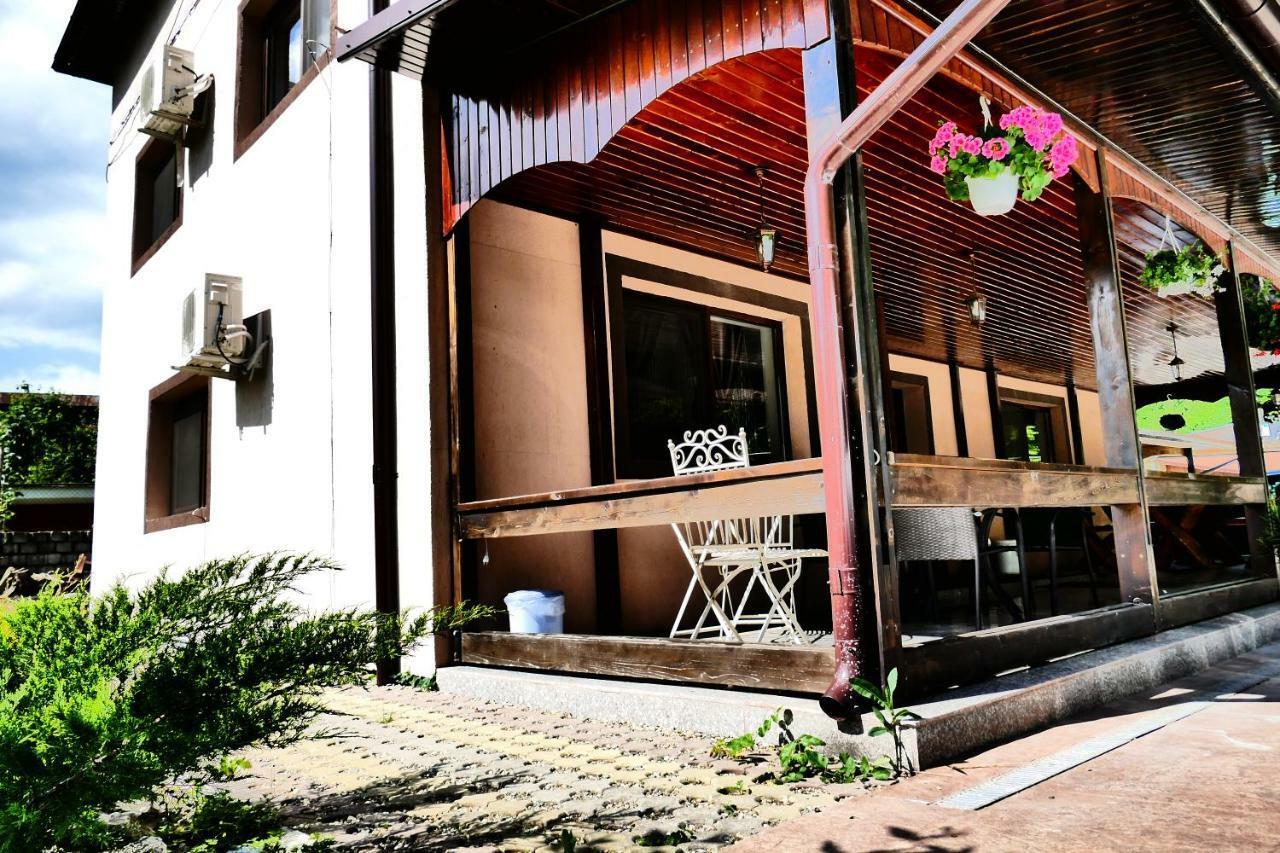 Hotel Pensiunea Roua Florilor Anina Esterno foto