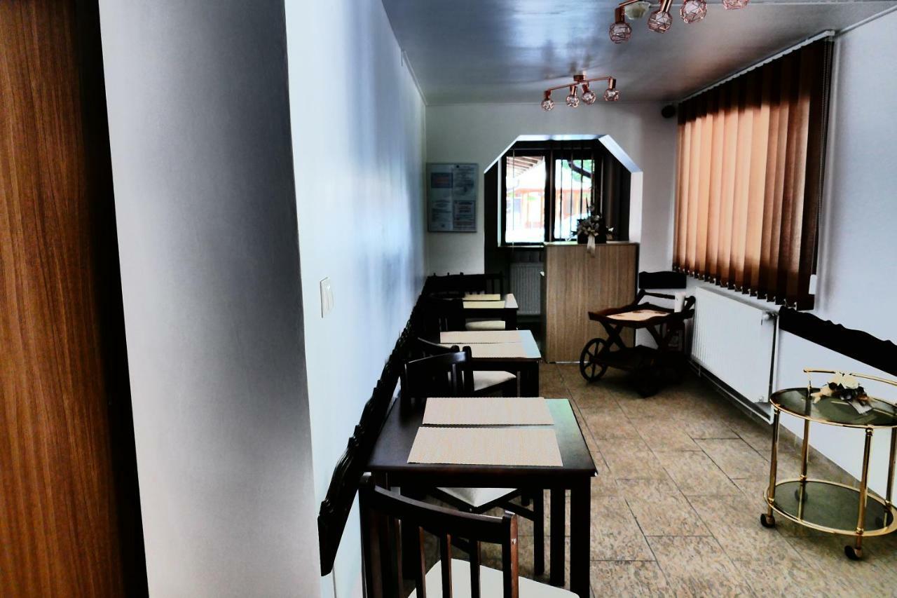 Hotel Pensiunea Roua Florilor Anina Esterno foto