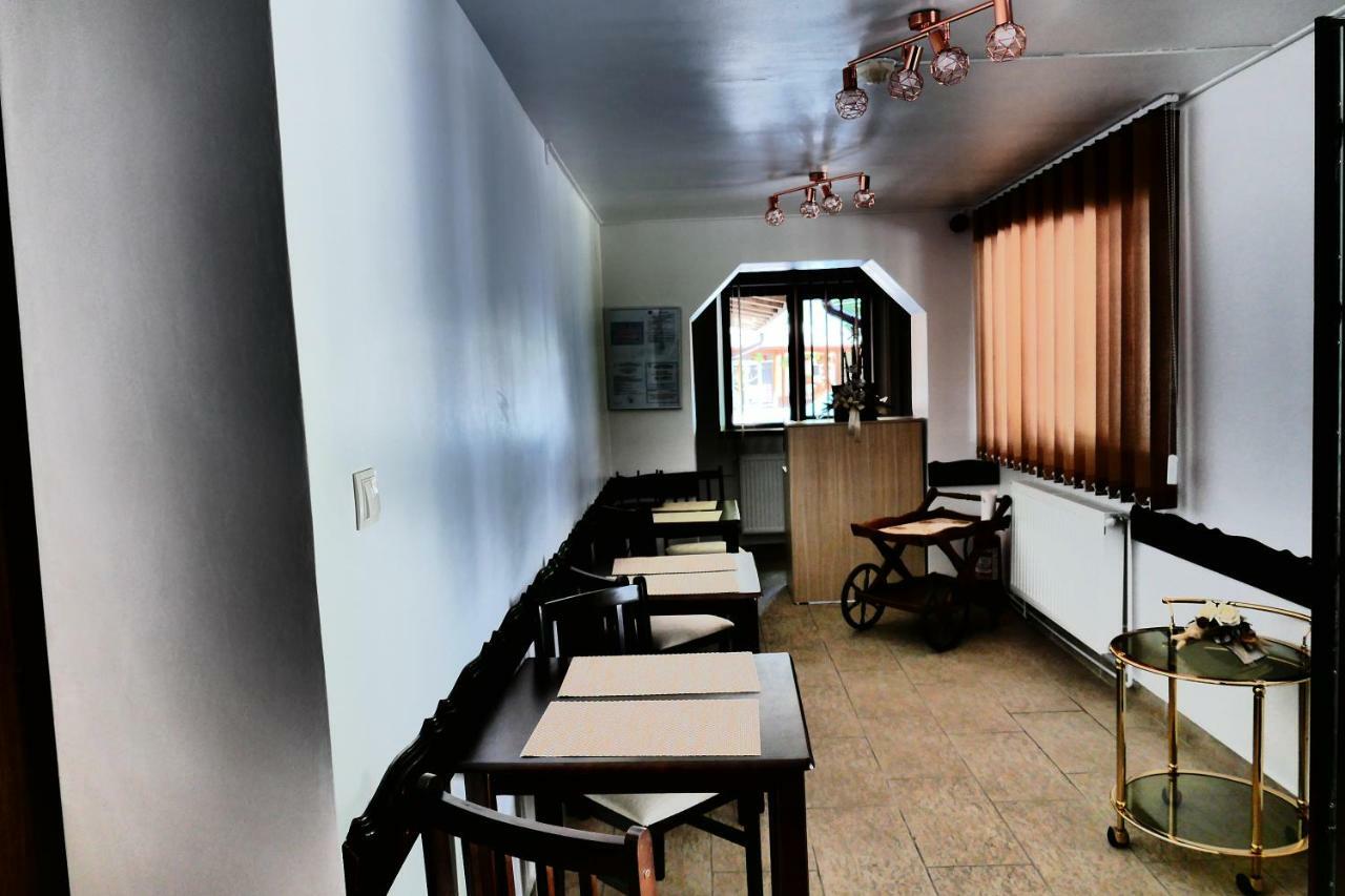 Hotel Pensiunea Roua Florilor Anina Esterno foto