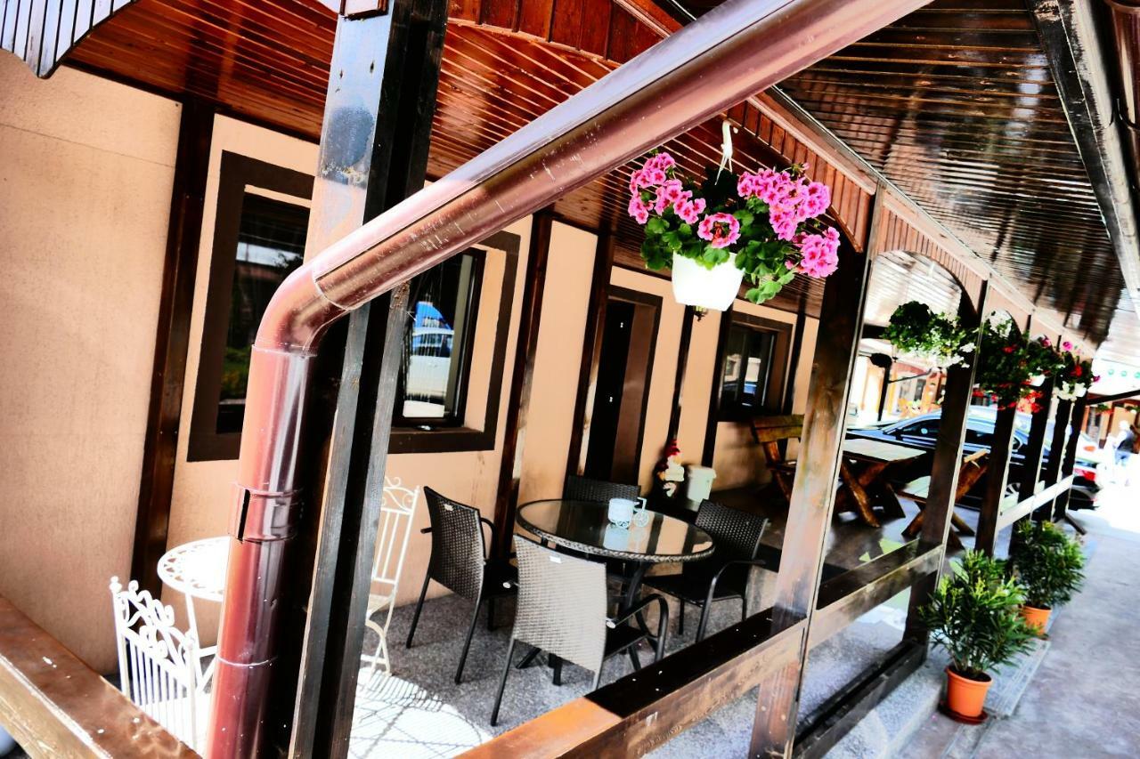 Hotel Pensiunea Roua Florilor Anina Esterno foto