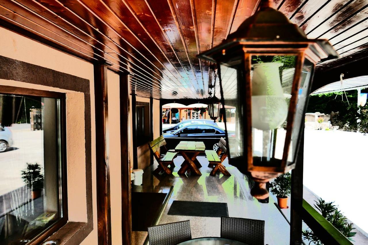 Hotel Pensiunea Roua Florilor Anina Esterno foto