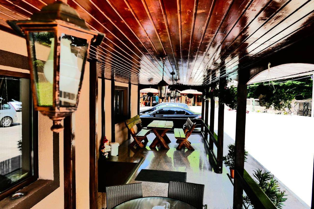 Hotel Pensiunea Roua Florilor Anina Esterno foto