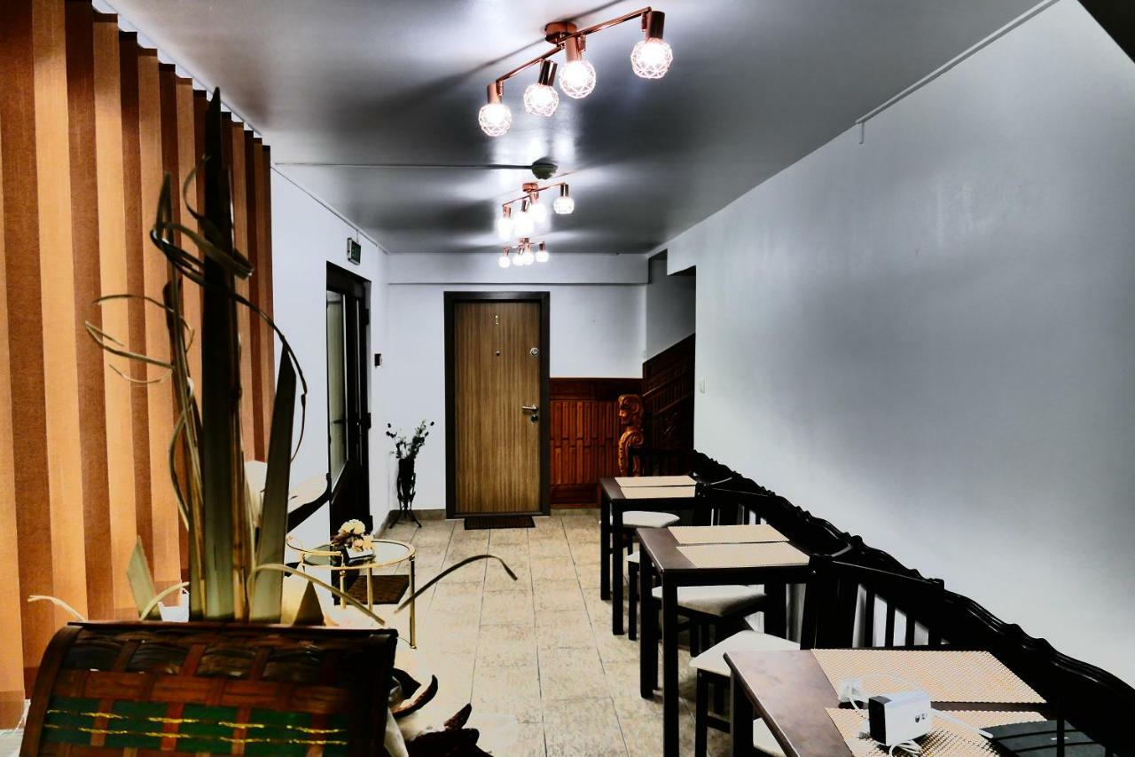 Hotel Pensiunea Roua Florilor Anina Esterno foto
