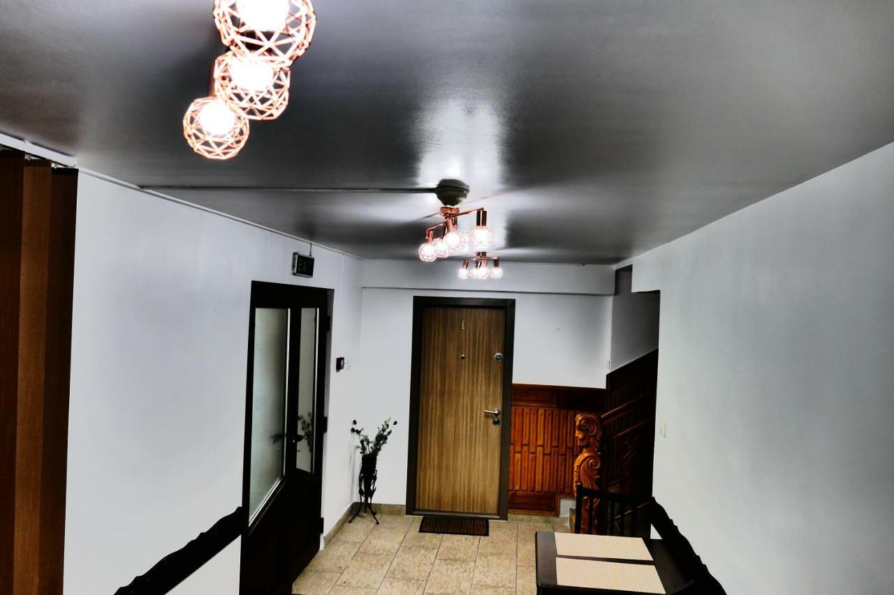 Hotel Pensiunea Roua Florilor Anina Esterno foto