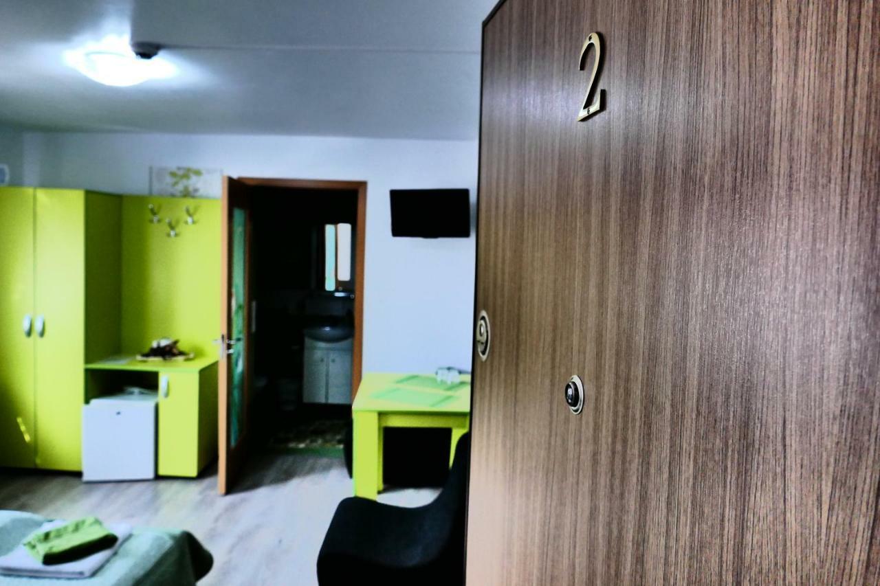 Hotel Pensiunea Roua Florilor Anina Esterno foto