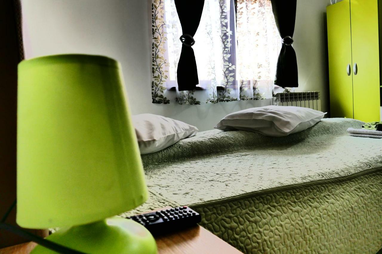 Hotel Pensiunea Roua Florilor Anina Esterno foto