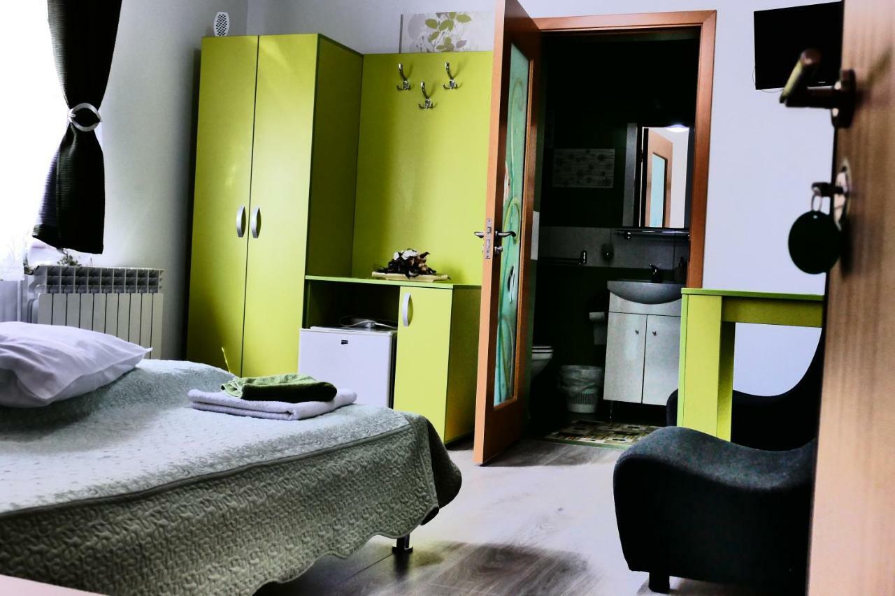 Hotel Pensiunea Roua Florilor Anina Esterno foto